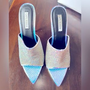 Sandal cape robbin size 8